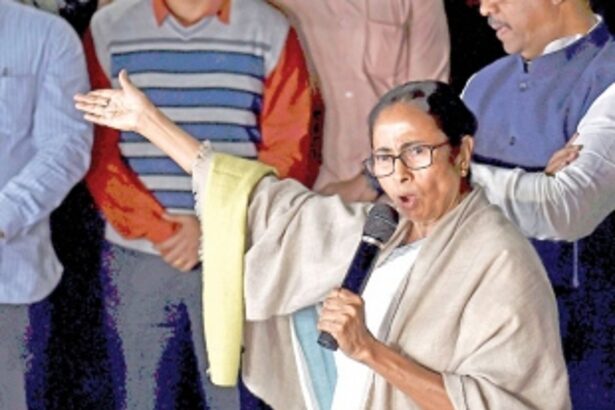 Kolkata Police-CBI face-off: Mamata hits the streets