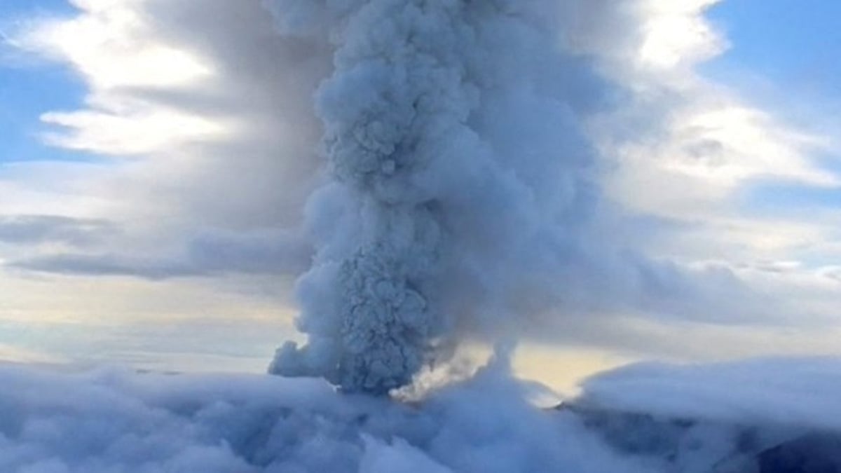 Krasheninnikov Volcano Erupts After 600 Years in Russia’s Far East, Possibly Triggered by Major Earthquake