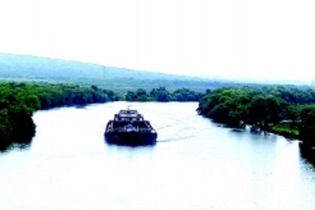 Kundaim farmers weary of increasing barge movement in river