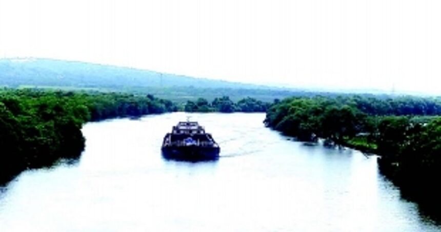 Kundaim farmers weary of increasing barge movement in river