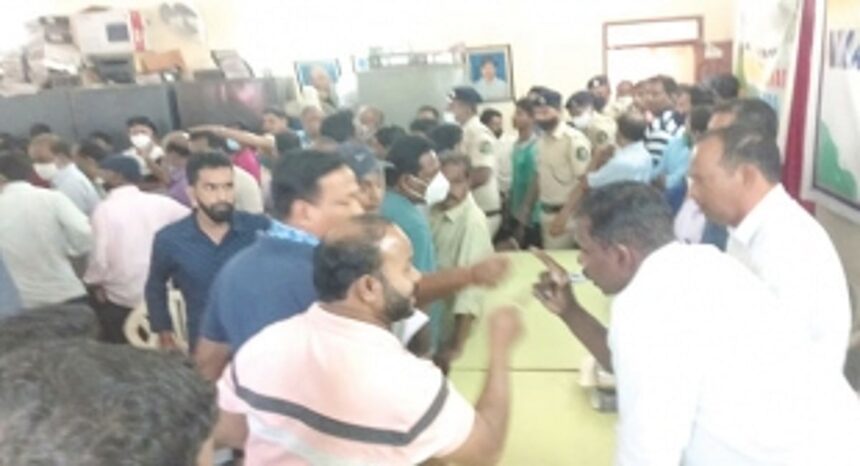 Kundaim locals oppose Muth 1 Kundaim locals oppose Muth