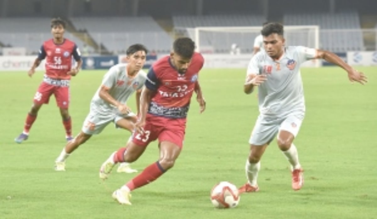 LATE GOAL SINKS GAURS