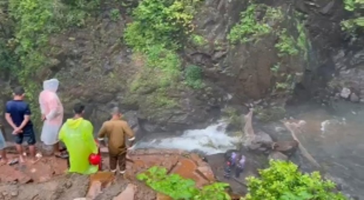 LIC officer drowns trying to rescue picnicker at Mainapi waterfall
