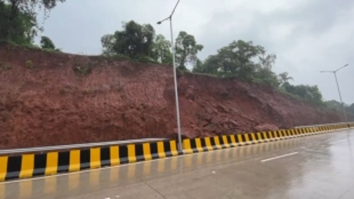 LOCAL DEMAND CLOSURE OF HIGHWAY AFTER LANDSLIDE AT BICHOLIM