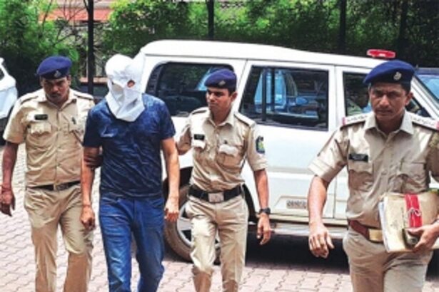 LOO & BEHOLD: Curlie’s owner in police net, drugs in his toilet