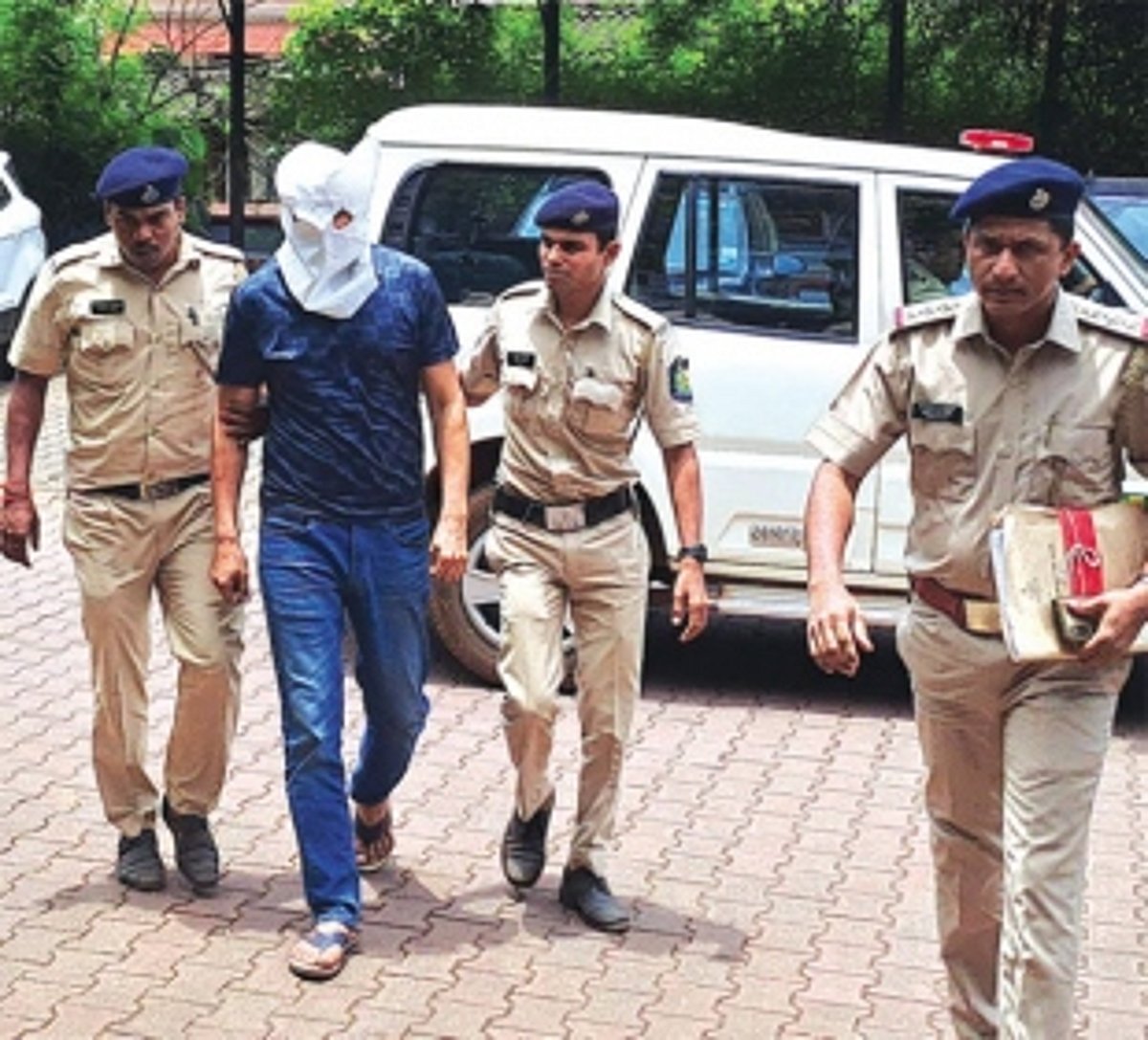 LOO & BEHOLD: Curlie’s owner in police net, drugs in his toilet