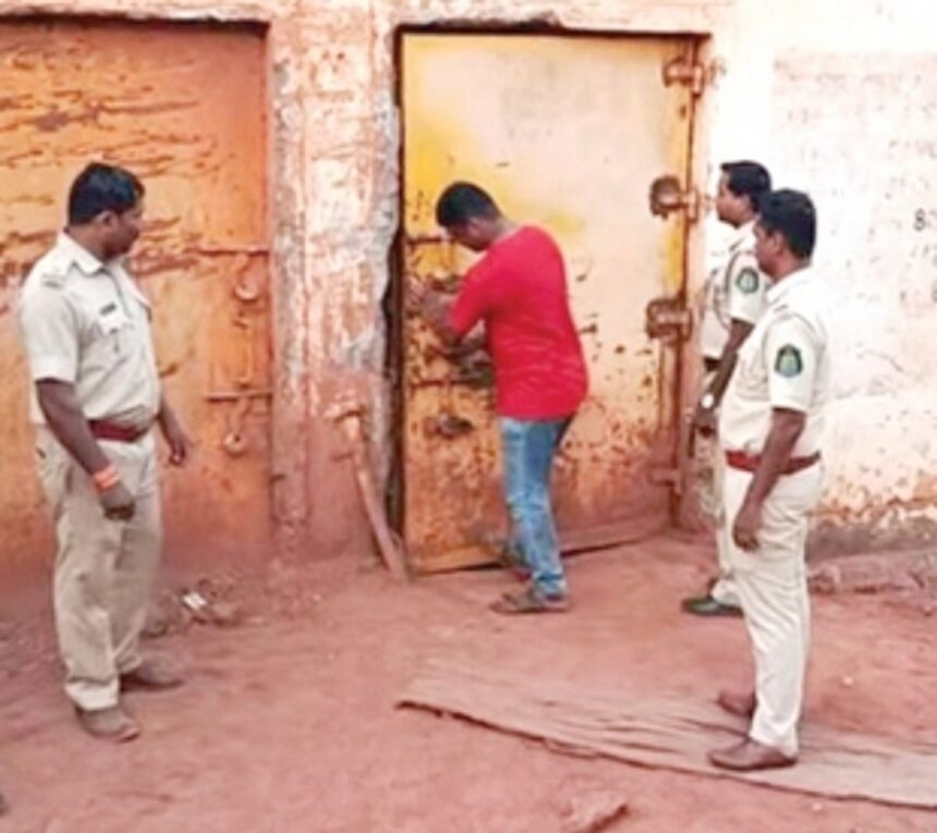 LPG cylinder pilferage racket  busted at Sancoale; godown sealed