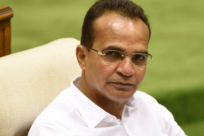 Labour Min holds meet with striking workers