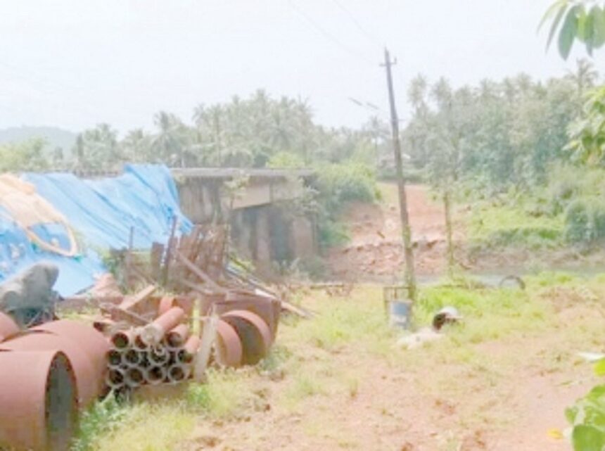 Lack of funds puts stop to Sanguem bridge work 1 Lack of funds puts stop to Sanguem bridge work