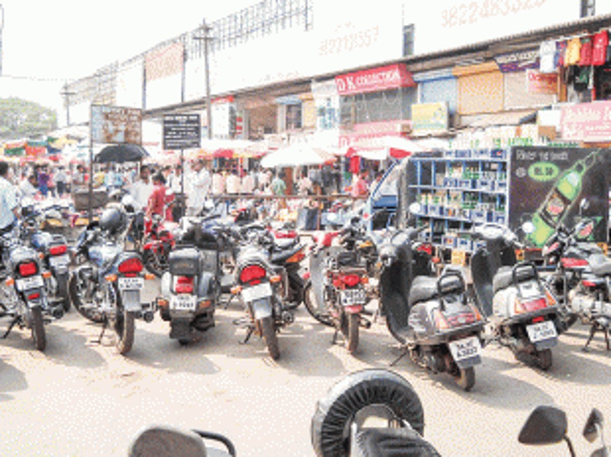 Lack of parking spaces, traffic congestion plaguing Mapusa