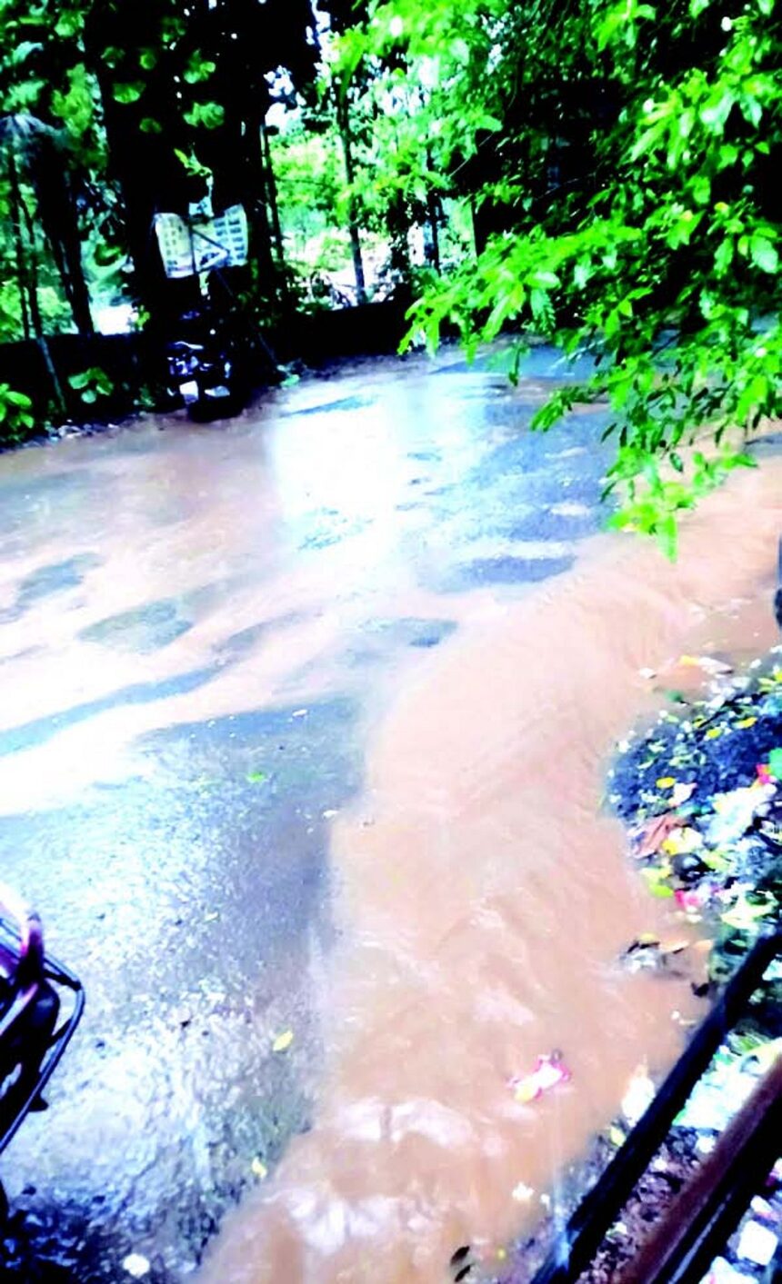 Lacking proper drains, Ponda roads crumble, turn into pothole-riddled mess