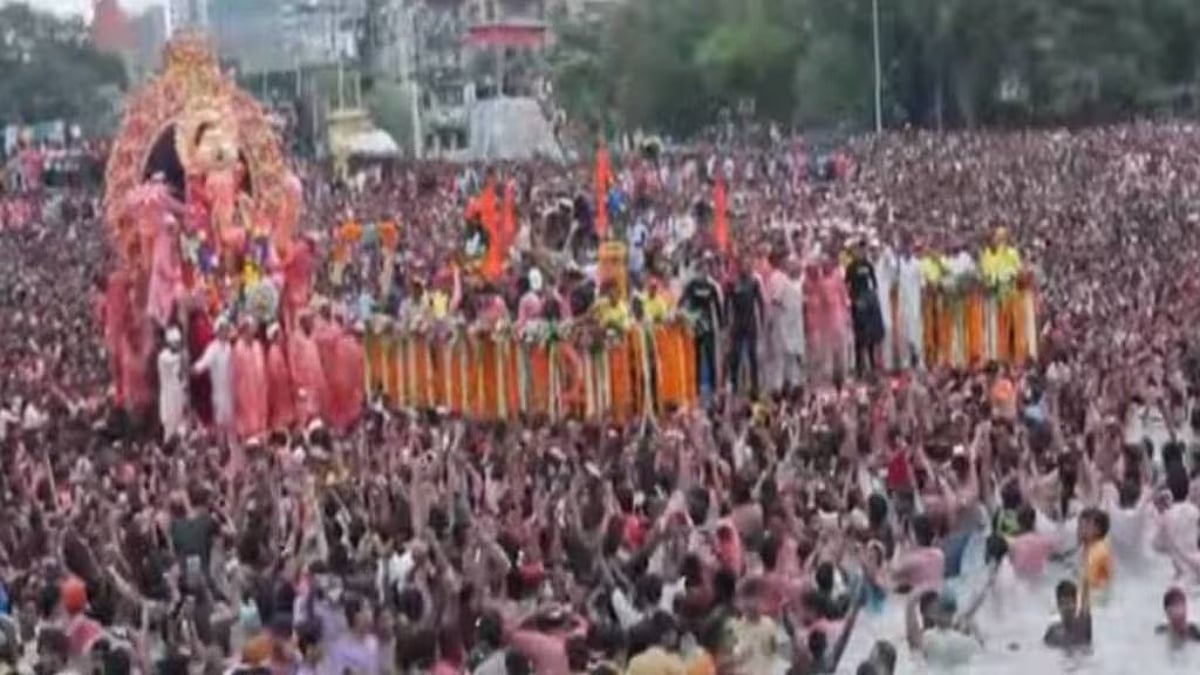 Lalbaugcha Raja 2025: Visarjan Halted at Girgaon Chowpatty as High Tide Hits