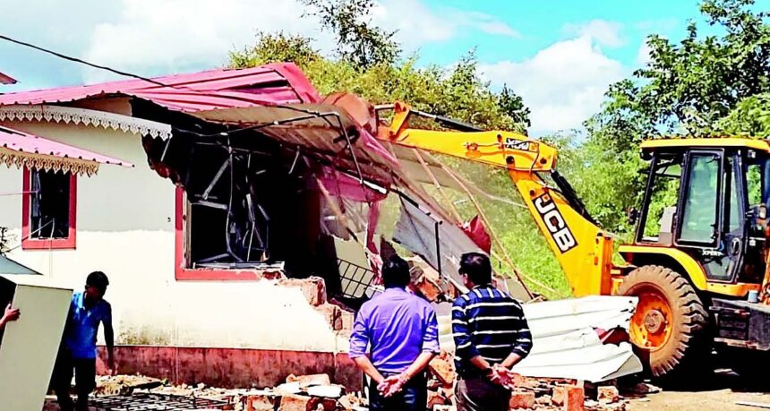 Land grabber’s ‘illegal’ house bites the dust at Mapusa