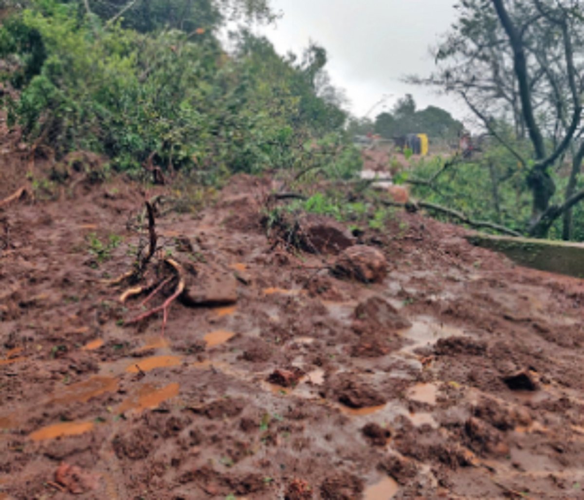 Landslide at Anmod Ghat causes 4-hour traffic jam