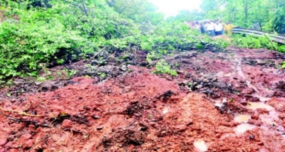 Landslide at Anmod Ghat disrupts traffic on Belagavi-Goa route