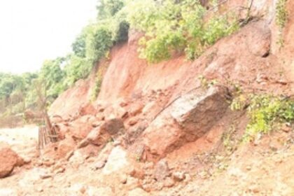 Landslide on NH 66 in Dhargal disrupts traffic, locals raise safety concerns