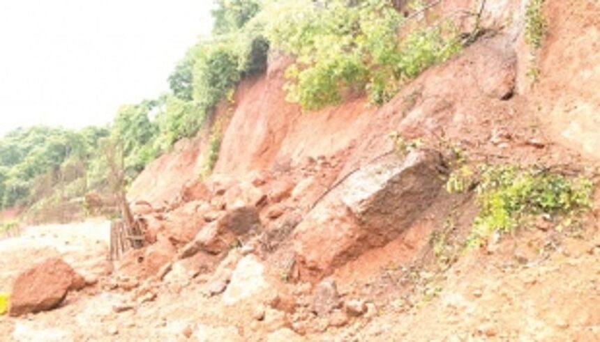 Landslide on NH 66 in Dhargal disrupts traffic, locals raise safety concerns