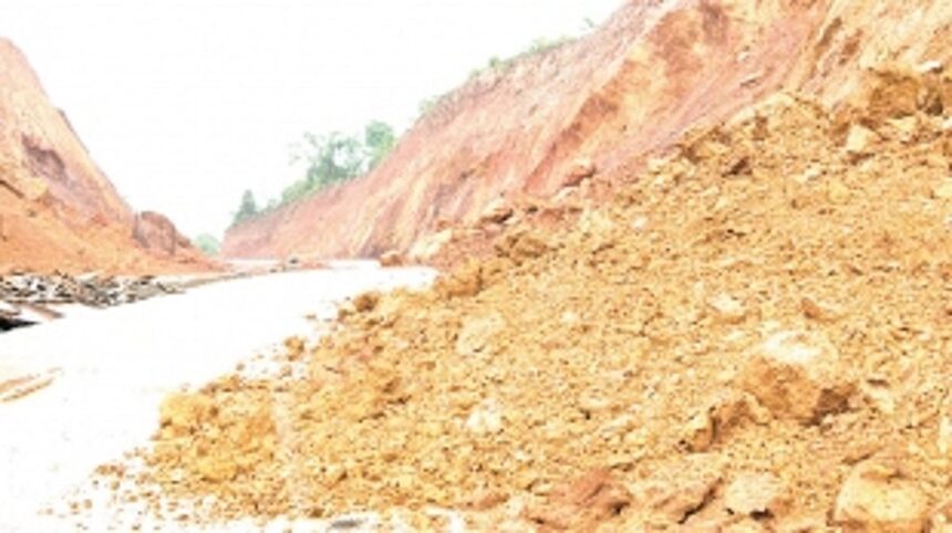 Landslides may further delay opening of bypass road at Malpem-Pernem 1 Landslides may further delay opening of bypass road at Malpem-Pernem