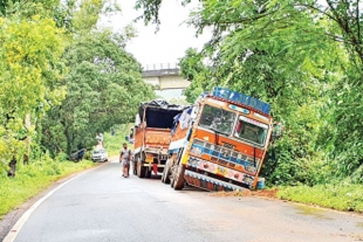 Landslip leaves NH66 road spot on Karmal Ghat dangerous