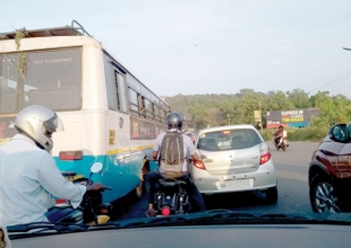 Lane cutting leads  to traffic jam