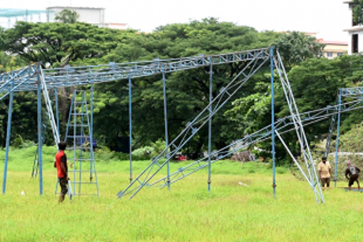 Last chance to keep coast clear