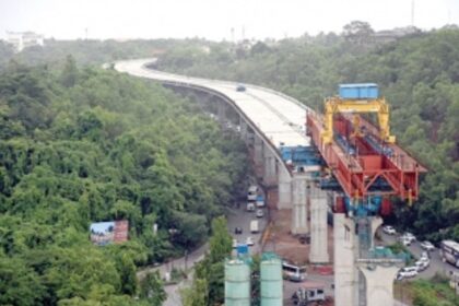 Last segment of river portion  of Mandovi bridge joined
