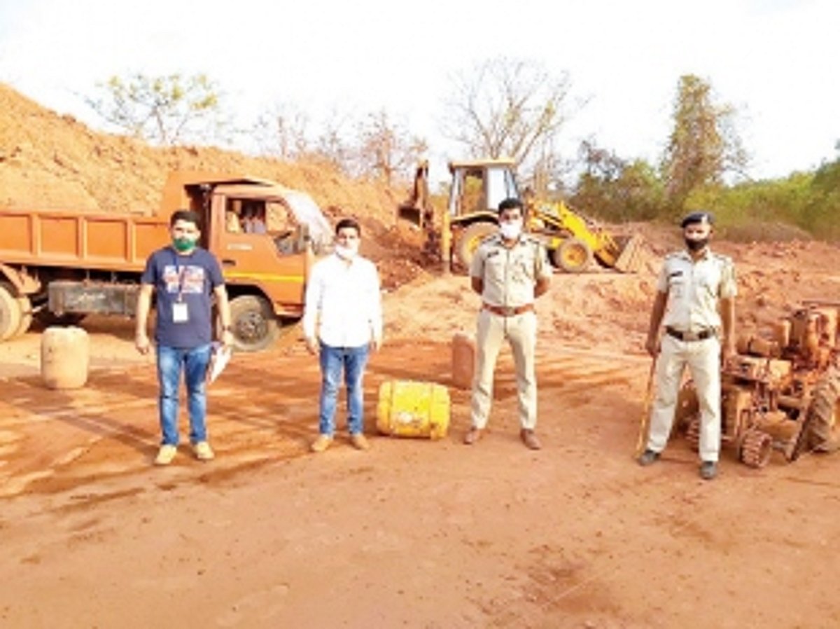 Laterite mining: Vehicles  seized in raid at Parsem