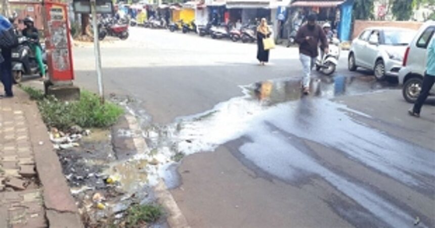 Leaky sewer spews septic waste outside Police HQ, Margao