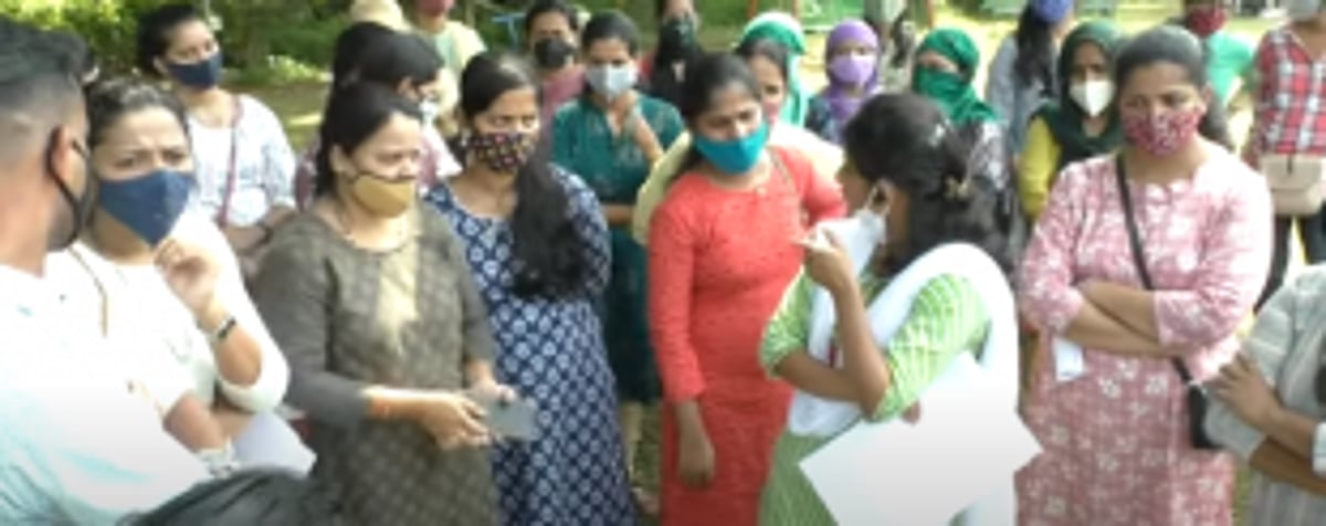 Lecture-basis teachers demand jobs on  contract basis