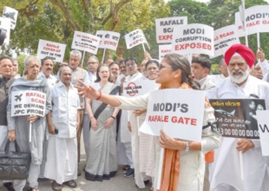 Led by Sonia Gandhi, opposition MPs hold protest over Rafale deal 1 Led by Sonia Gandhi, opposition MPs hold protest over Rafale deal
