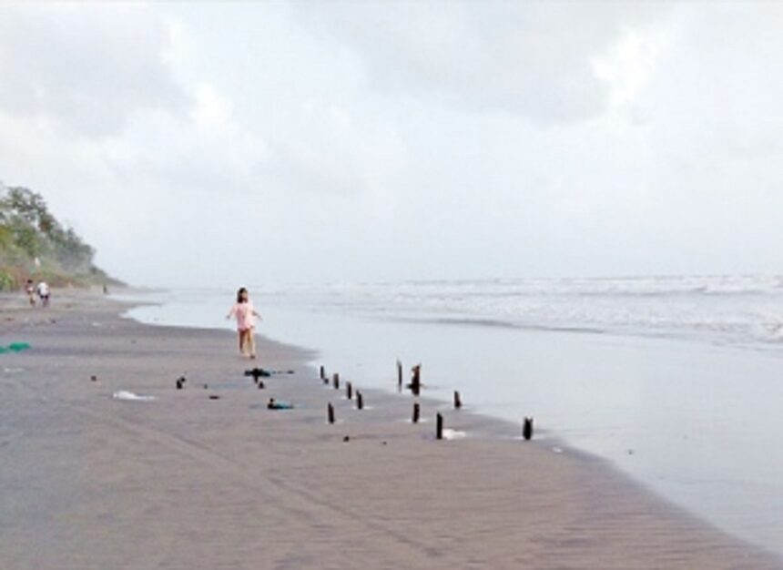 Left out parts of shacks on Arambol beach cause inconvenience to locals and tourists