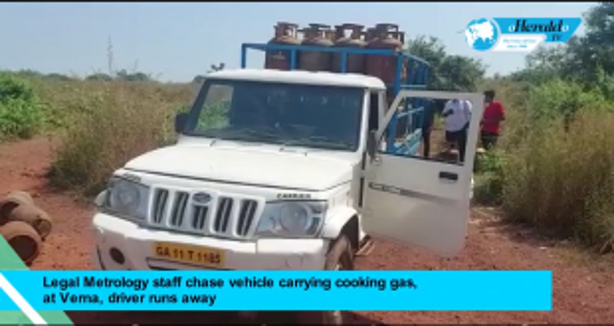 Legal Metrology staff chase vehicle carrying cooking gas, at Verna, driver runs away