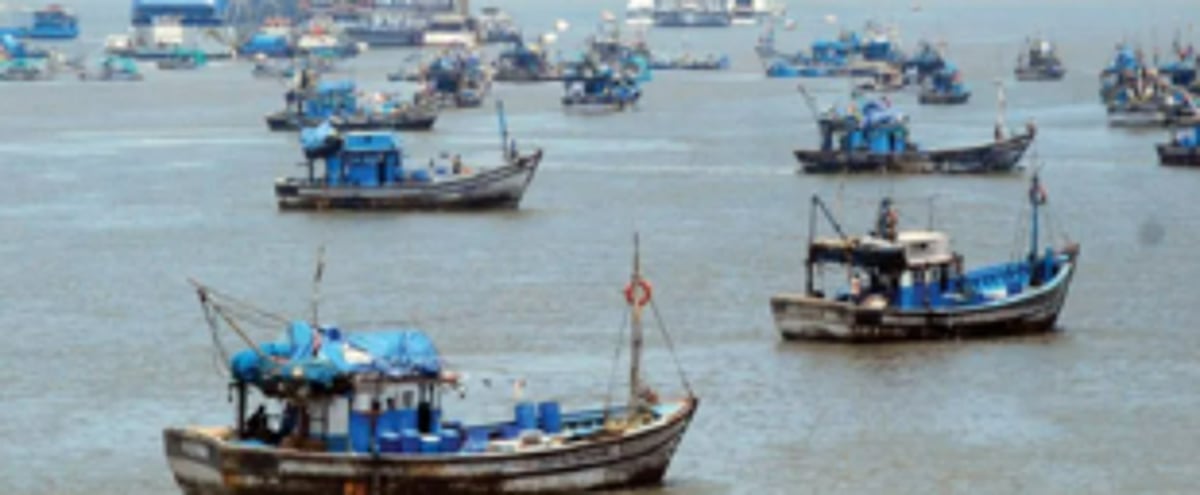 Legal action against dept officers if LED fishing evidence found at any jetty, warns Fisheries Minister