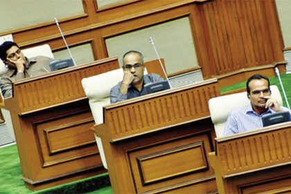 Legislators Aleixo Lourenco, Naresh Sawal and Atanasio Monserrate pondering in a sober mood in an otherwise animated Question Hour on the opening day in the Assembly on Monday.