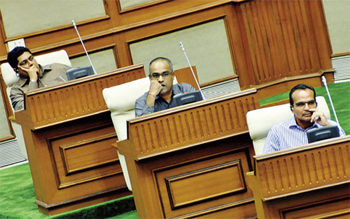 Legislators Aleixo Lourenco, Naresh Sawal and Atanasio Monserrate pondering in a sober mood in an otherwise animated Question Hour on the opening day in the Assembly on Monday.