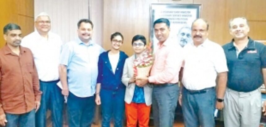 Leon Mendonca felicitated by CM Sawant