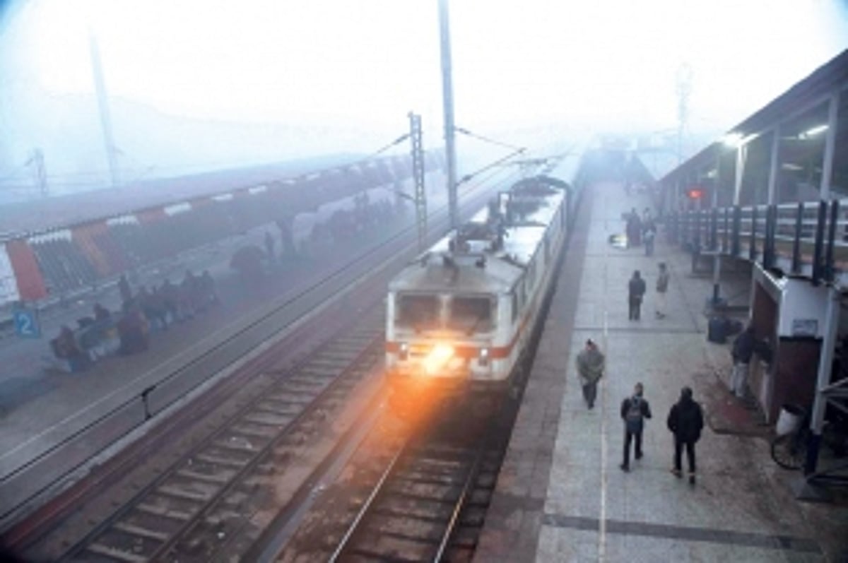 Life crawls in frigid HP, J&K; foggy weather in plains
