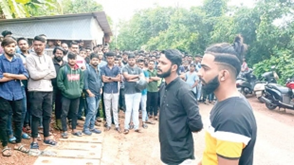 Lift manufacturing co  workers boycott work