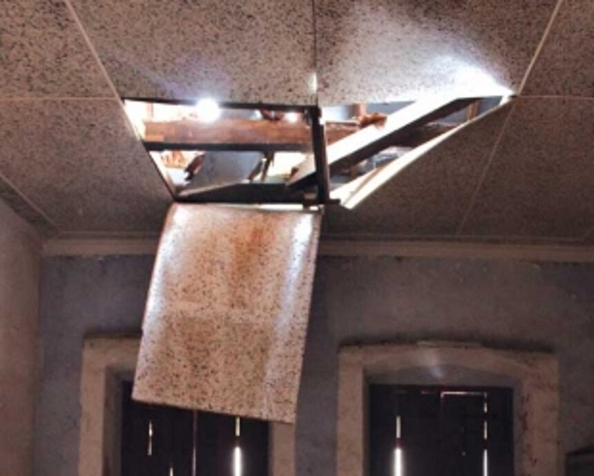 Lightning strikes Se Cathedral