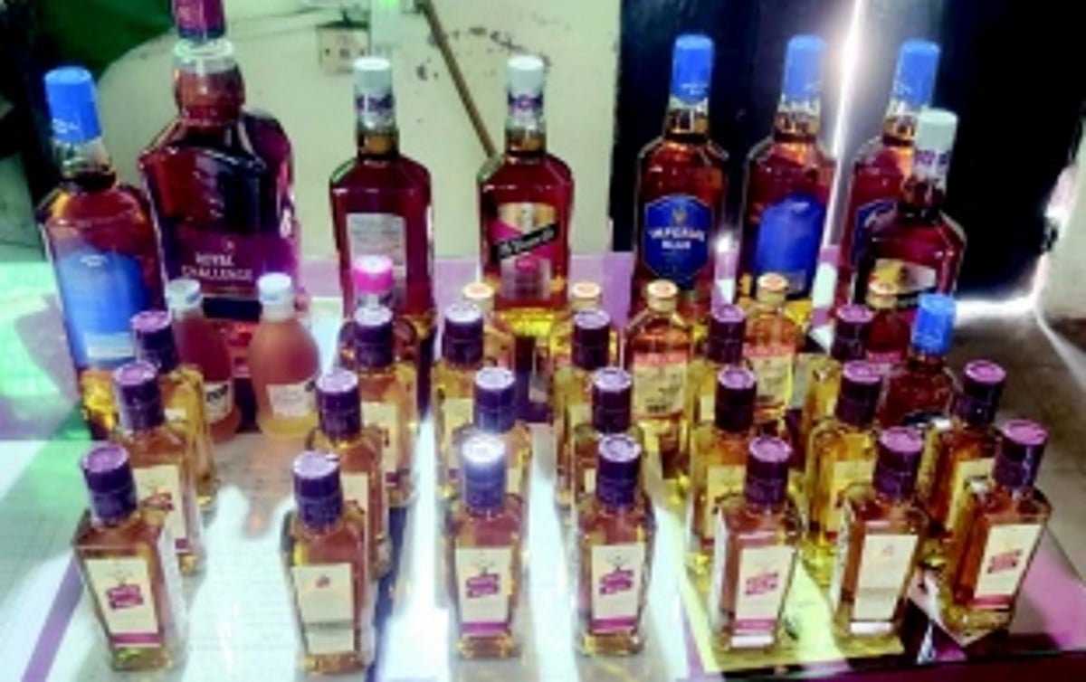 Liqour worth Rs 5,515  abandoned near Mollem checkpost seized by cops