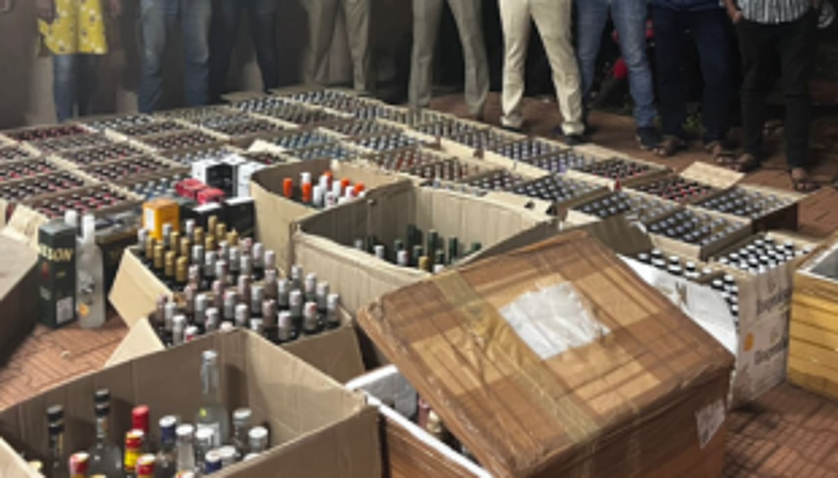 Liquor seized at Kavlem