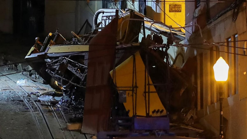 Lisbon Funicular Tragedy: At Least 15 Dead, 18 Injured as Historic Elevador da Glória Derails 1 Lisbon Funicular Tragedy: At Least 15 Dead, 18 Injured as Historic Elevador da Glória Derails