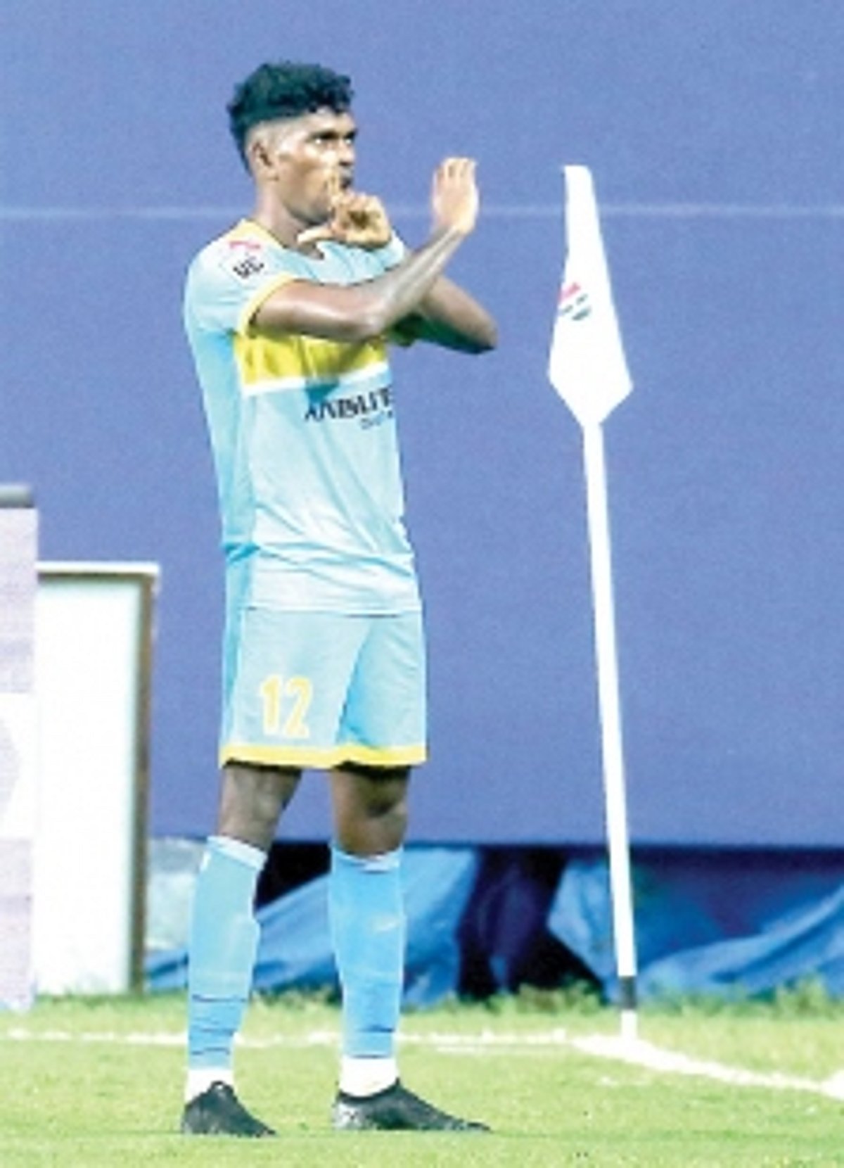 Liston double earns Hyderabad thrilling win