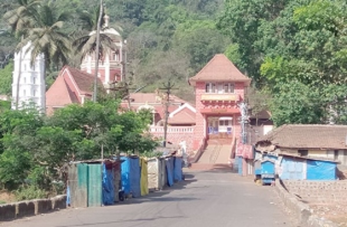 Livelihood of temple flower  vendors in Ponda at standstill