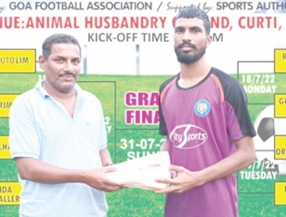 Lloyd’s hat-trick sends Raia into final