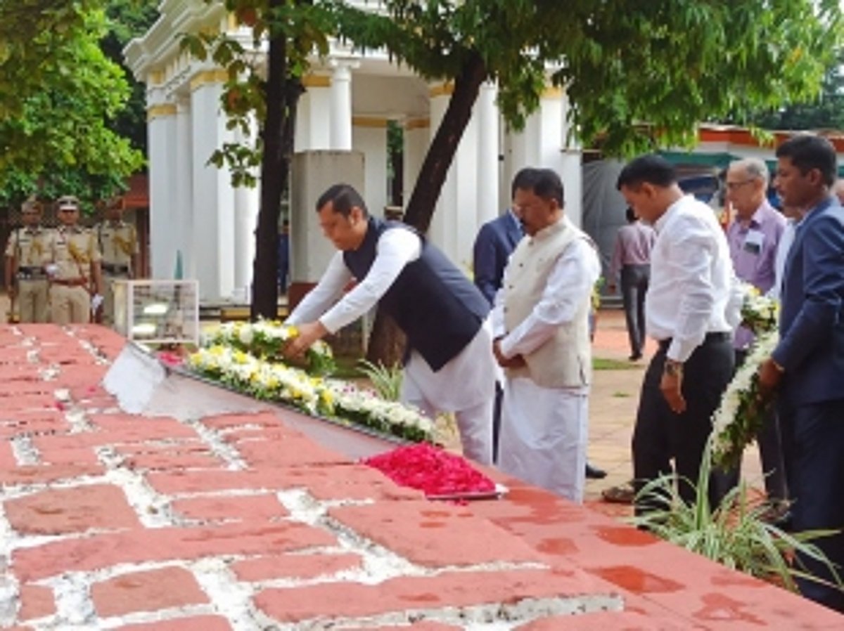 LoP tells govt to protect monuments, temples of freedom struggle, respect freedom fighters