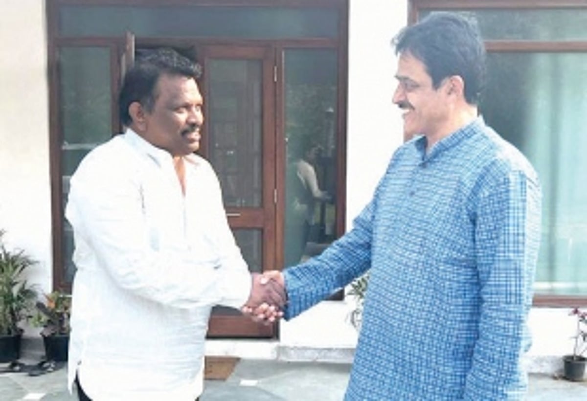 Lobo discusses post-poll strategies with Cong leadership in Delhi