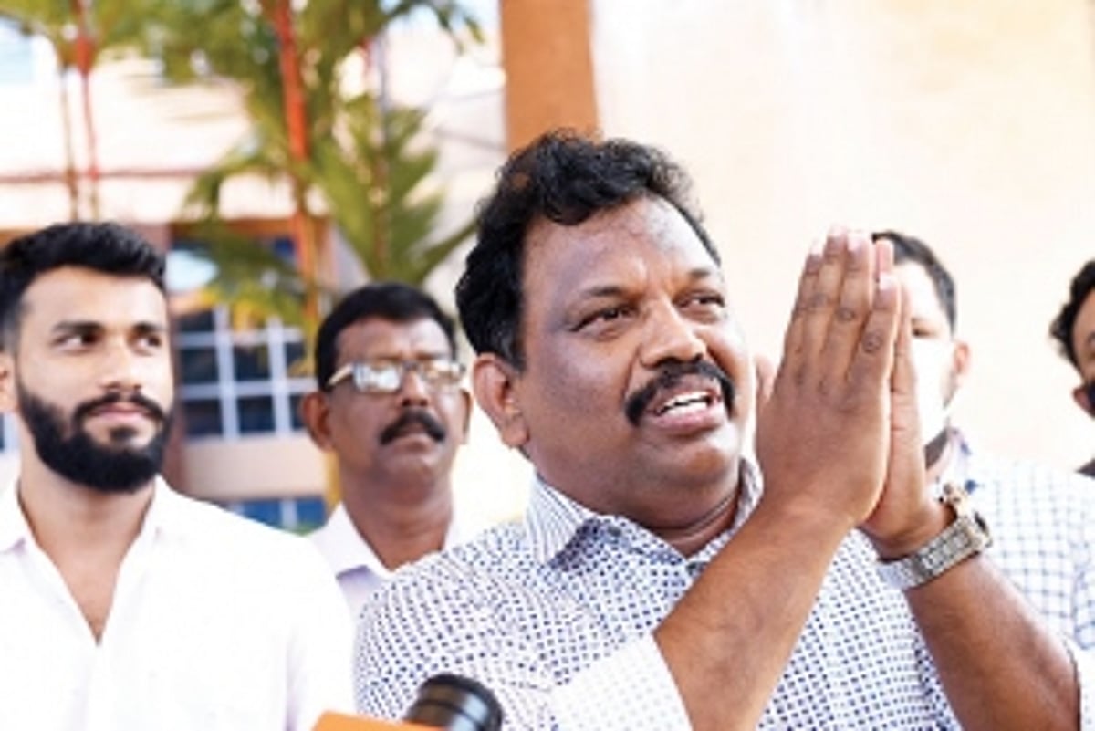 Lobo leaves BJP boat; choppy poll waters delay his jump to Cong boat