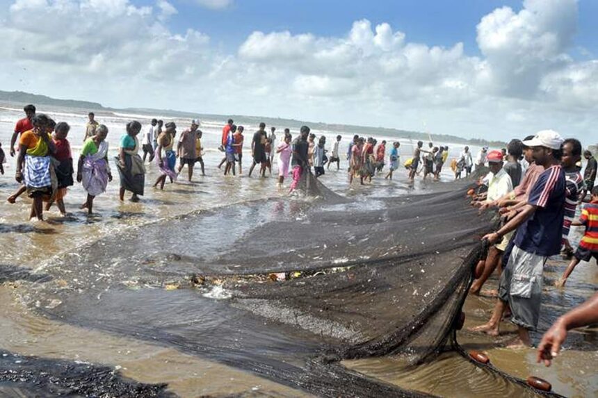 Local fishermen (Ramponkars) pull their nets on the shore at Caranzalem beach Thursday afternoon. Photo by Rozario Estibeiro 1 Local fishermen (Ramponkars) pull their nets on the shore at Caranzalem beach Thursday afternoon. Photo by Rozario Estibeiro