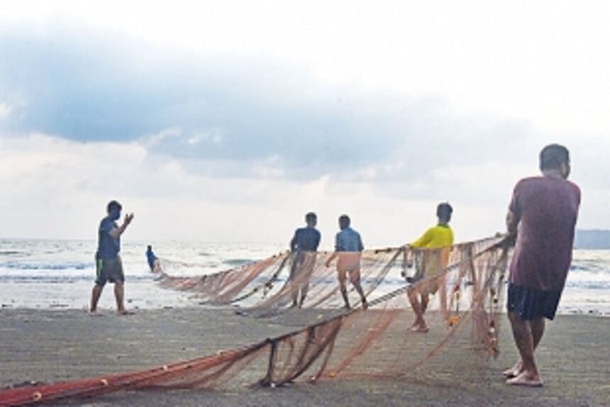 Local fishermen accuse coastal police, Navy of harassment